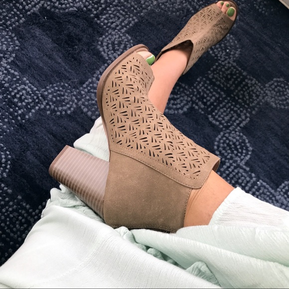 Beige Open Toe Perforated Chunky Heel Booties! - Picture 2 of 16